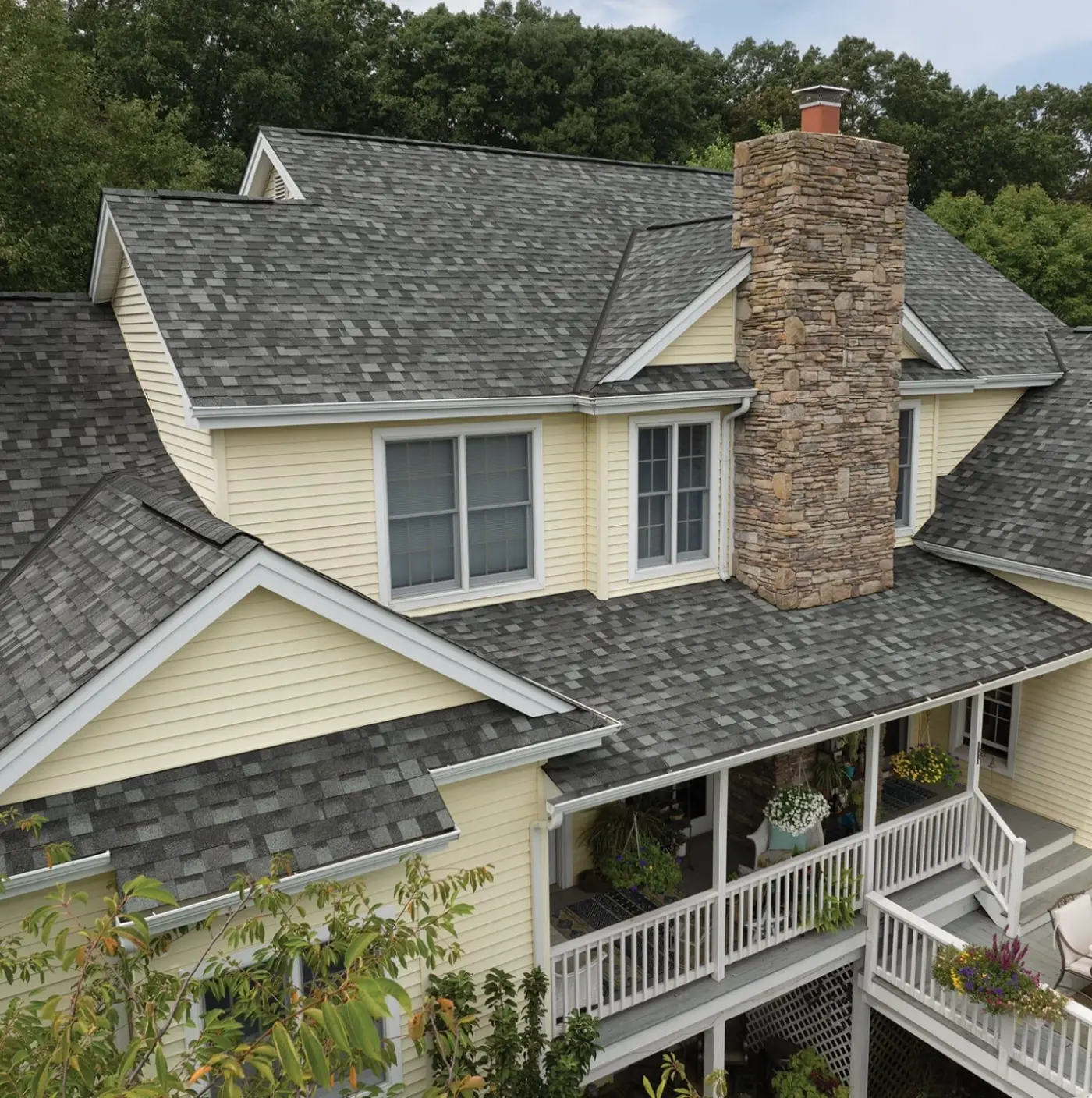 IKO Dynasty architectural shingles in Summit Grey on a home — IKO product photography
