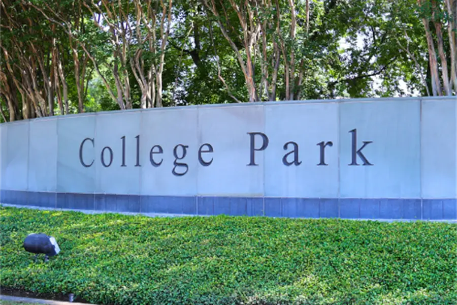 Village of College Park entrance monument in The Woodlands